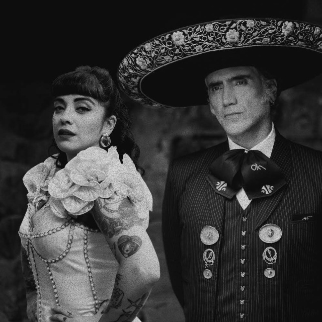 Mon Laferte y Alejandro Fernández en "Que Se Sepa Nuestro Amor"