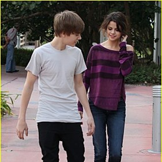 Justin Bieber y su novia Selena Gomez colados