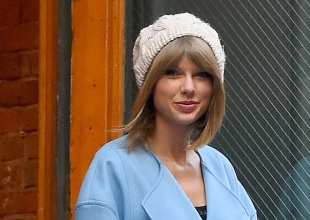 Taylor Swift sonríe mientras duerme porque sueña que está siendo fotografiada