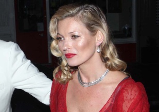 Kate Moss protagoniza una exhibición de desnudos