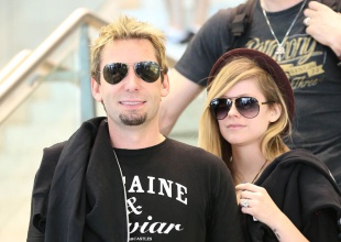 El marido de Avril Lavigne se siente aliviado por poder hablar de la enfermedad de su mujer