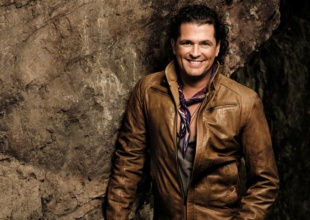 Carlos Vives grabó vídeo de su nueva canción con Paulina Vega