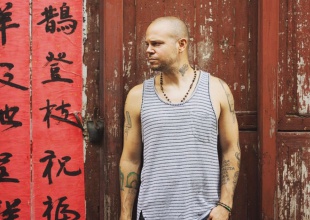 Residente presenta el video de “Guerra”