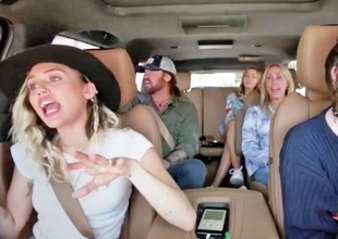 Carpool Karaoke con la familia Cyrus
