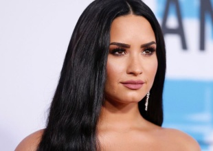 Todos apoyando a Demi