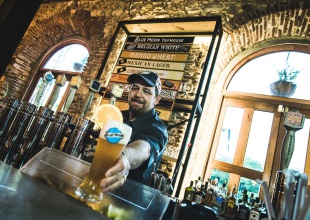 Apertura Blue Moon Tap House