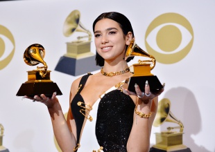 Así se iluminó el escenario en los Grammys 2019