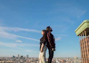 Juanes y Alessia Cara en “Querer es mejor”