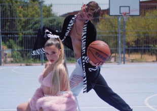 Lola Indigo junto a Don Patricio con "Lola Bunny"