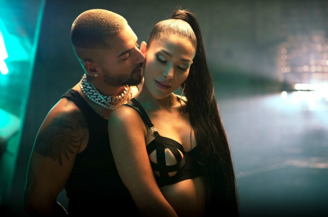 Farina y Maluma se unen en "Así Así"