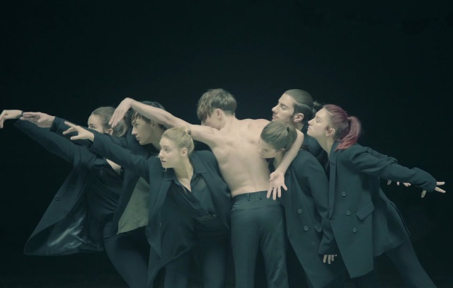 BTS presenta "Black Swan"