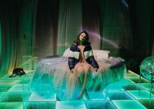 Selena Gomez - Rare (Pop Up Video