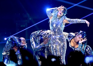 Lady Gaga pospone Chromatica