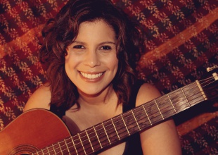 “Tierra Nueva”, el viaje musical de Karla Lamboglia