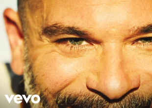 Pedro Capó estrena "La Sábana y los pies"