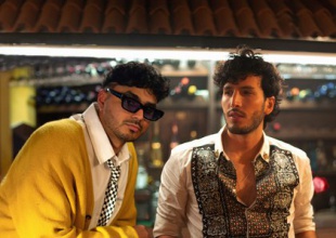 Sebastian Yatra junto a Alvaro Diaz en “A dónde van”