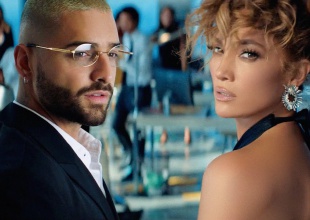 Jennifer Lopez y Maluma en “Pa Ti” y “Lonely”