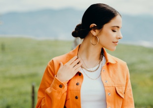 Debi Nova estrena video de “3:33”