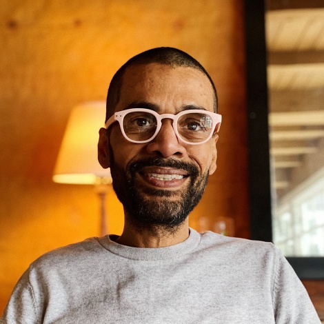 Lilo Sanchez, cantante de Señor Loop, presenta dos temas en solitario