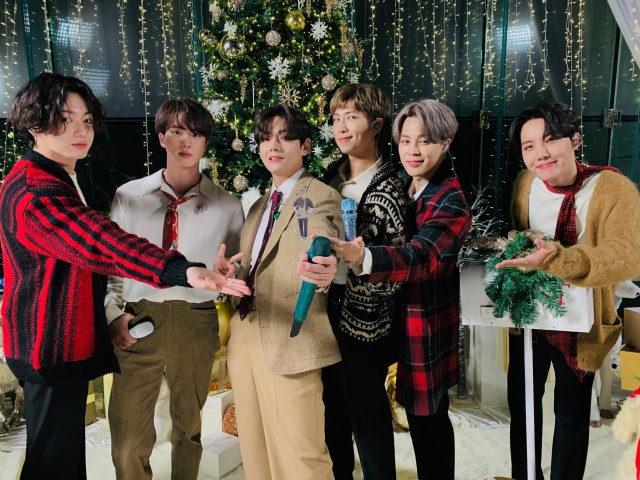 BTS celebra la Navidad a lo grande