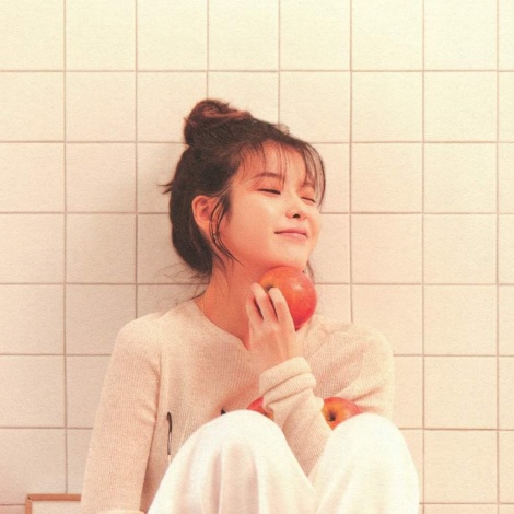 IU anuncia su próximo lanzamiento