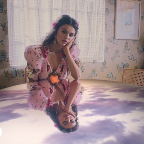 "De Una Vez" de Selena Gomez