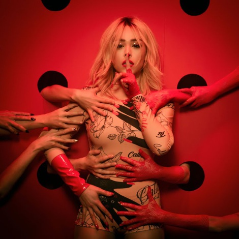 Danna Paola presenta "Calla tú"