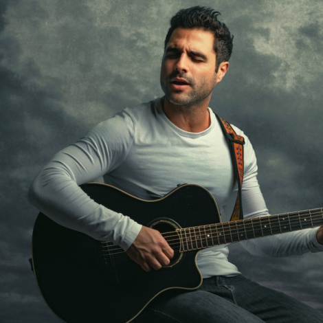 Arian Abadi lanza "Ajá...¿Y?