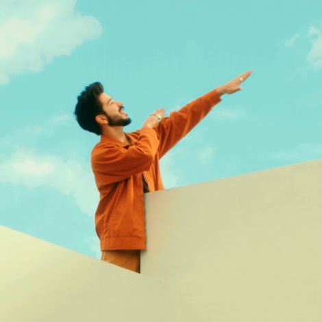 Camilo estrena video de "Millones"