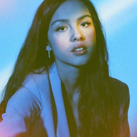 Olivia Rodrigo presenta la portada de SOUR