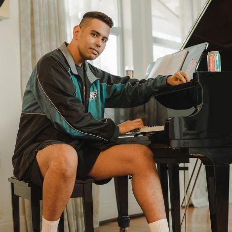 Alfonso Baysa lanza "Tabaco, miel y café"