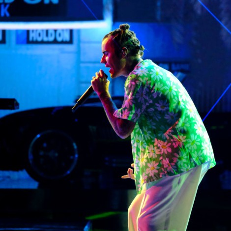 Justin Bieber pide a sus fans que se vayan de la puerta de su casa